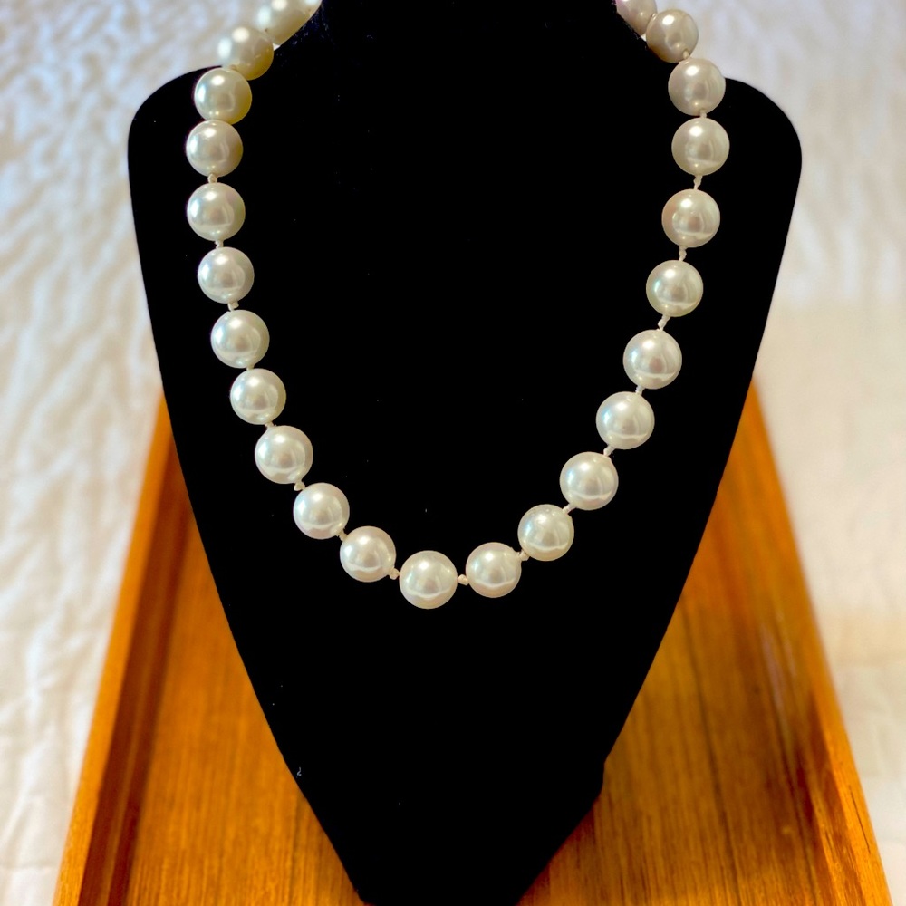 Chunky Pearl Choker Necklace